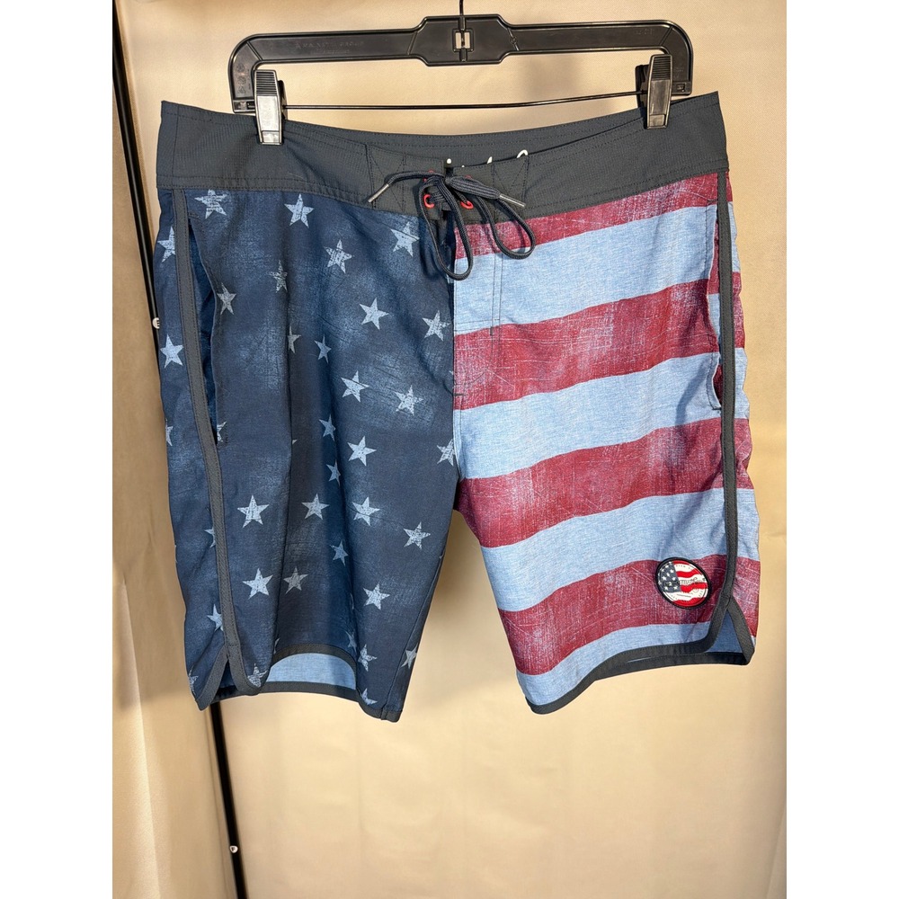TravisMathew Board Shorts Mens 34 Blue Red Excellent American Flag Stars Stripes